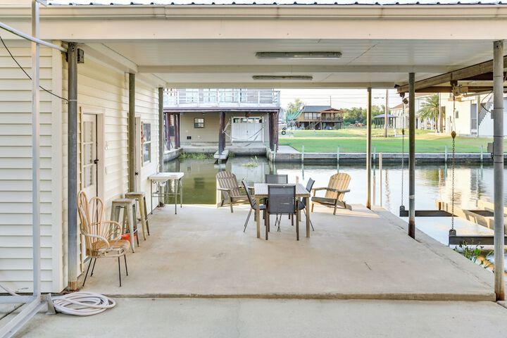 Bayou Bliss: Barataria Waterfront Getaway w / Dock!