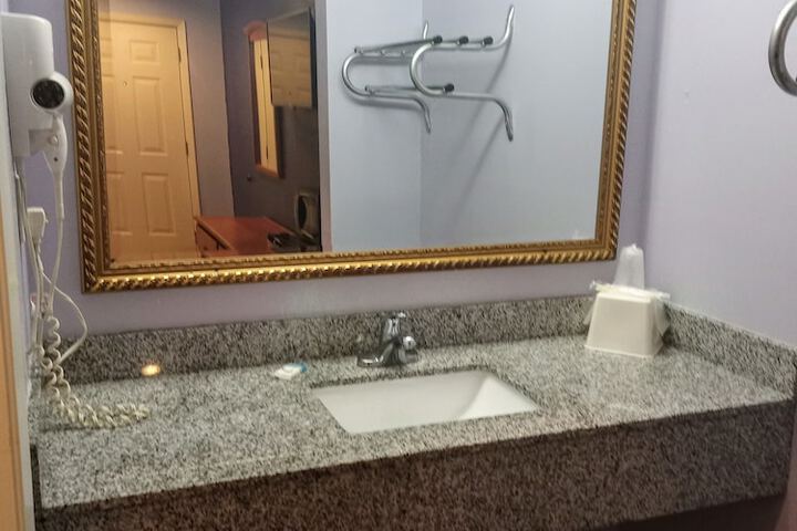 Room 10 of 15
