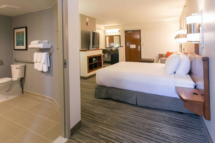 Room 32 of 49