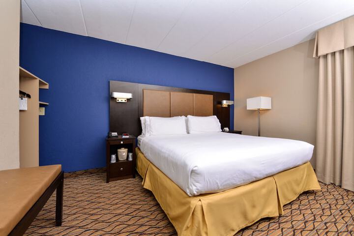 Room 17 of 34
