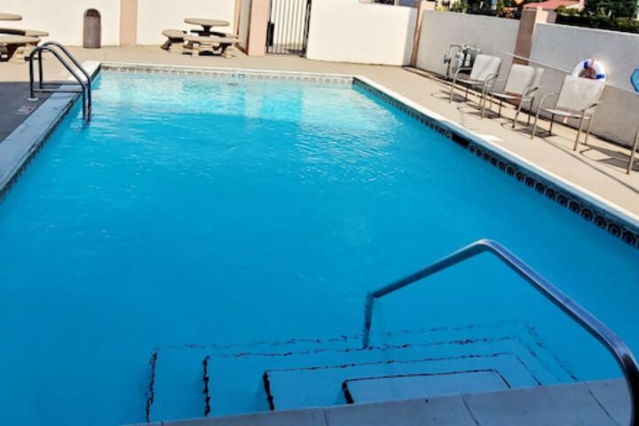 Pool 8 of 34