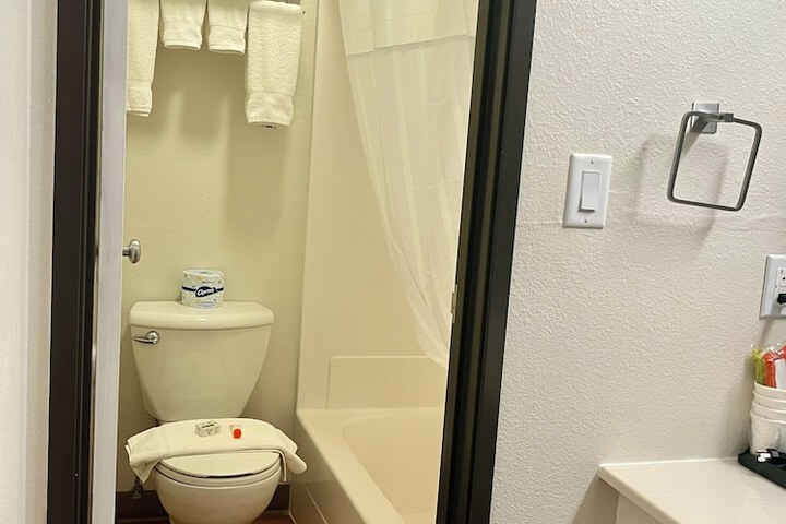 Room 21 of 84