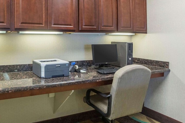 Business Center 23 of 24