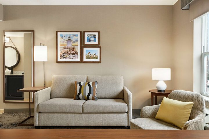 Room 32 of 43