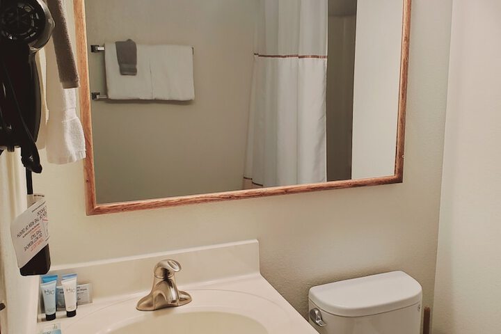 Blackstone Lodge & Suites
