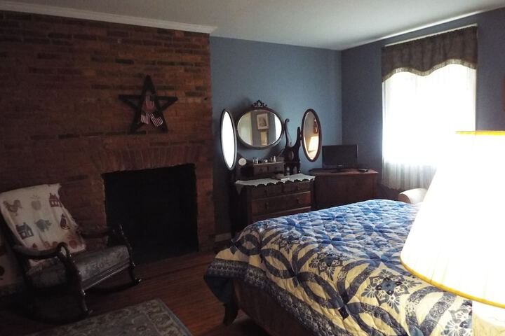 Room 16 of 38