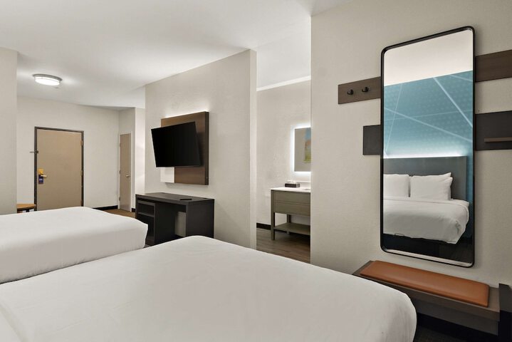 Room 10 of 35