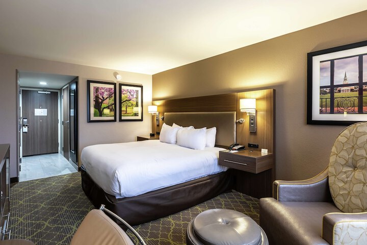 DoubleTree by Hilton Winston Salem - University
