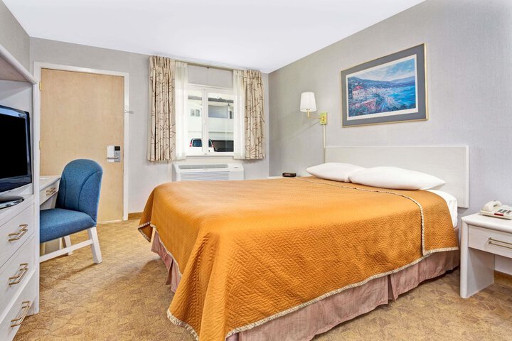 Room 40 of 62