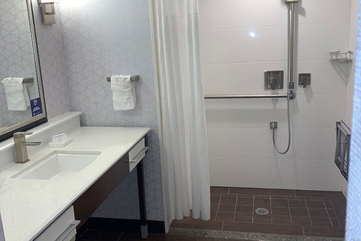 Hampton Inn & Suites Rockville Centre