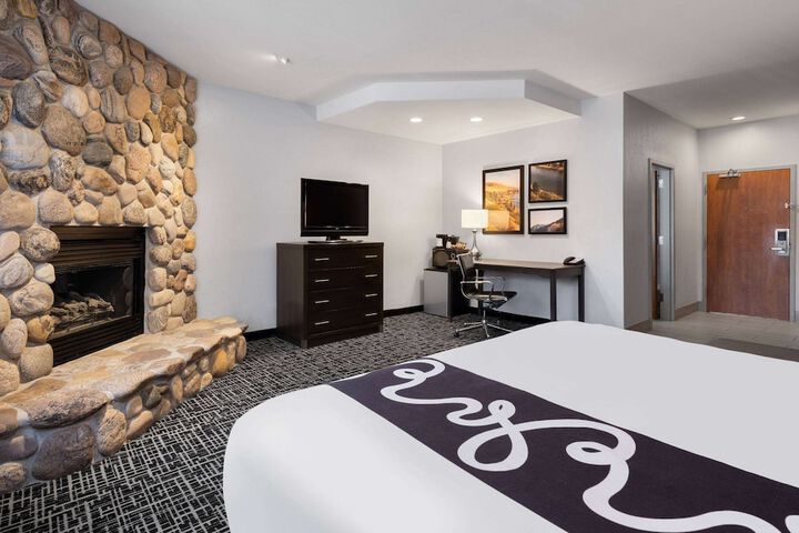 Room 7 of 27