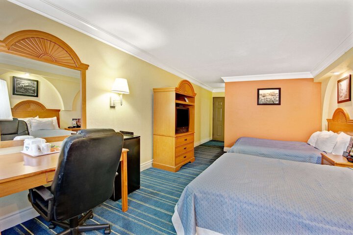 Room 32 of 43