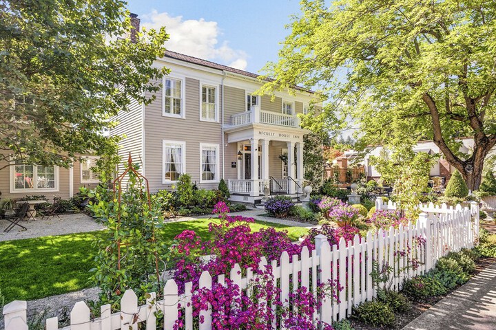 McCully House Inn
