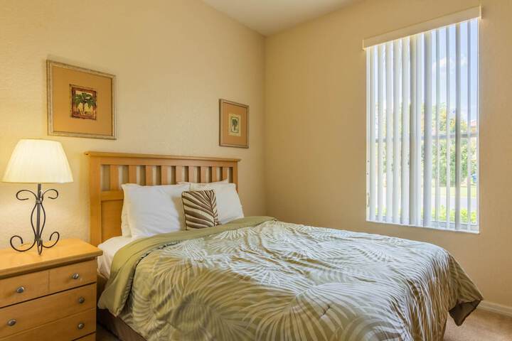 Room 8 of 22