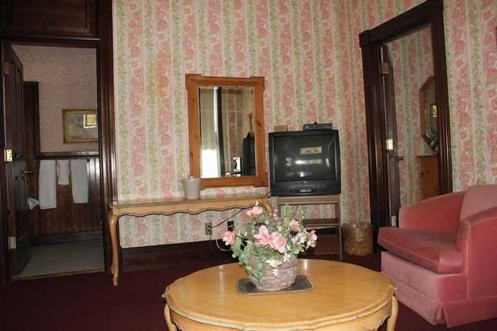 Room 13 of 27
