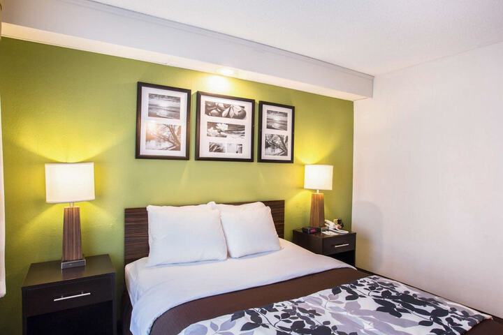 Room 12 of 30