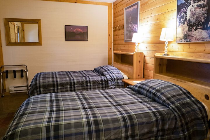 Whittakers Motel & Historic Bunkhouse