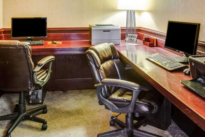 Business Center 33 of 33