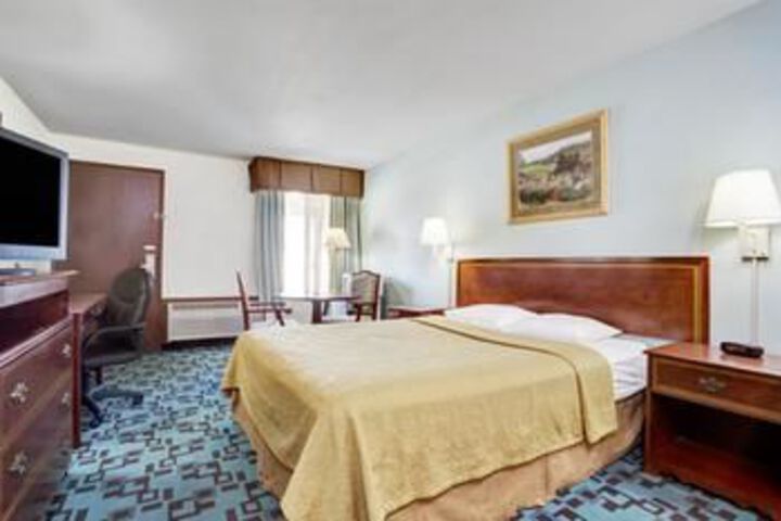 Super 8 by Wyndham Creswell / South Eugene