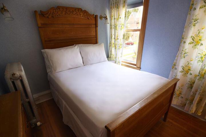 THE ANDRIE ROSE INN