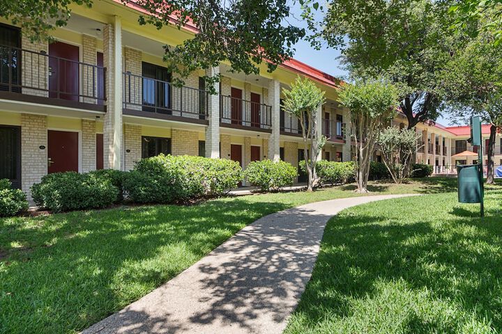 Red Roof Inn PLUS+ Dallas – Addison