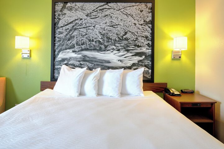 Room 12 of 28