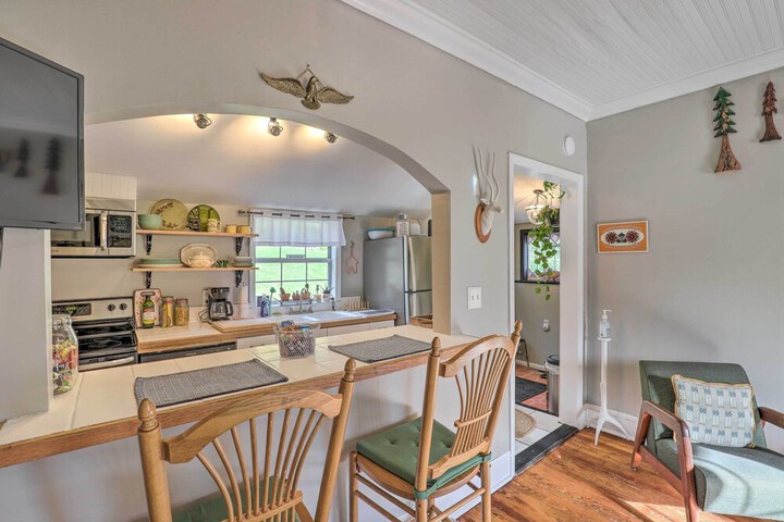 Stylish Woodfin Home w / Backyard & Fire Pit