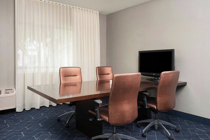Courtyard by Marriott Dallas-Fort Worth / Bedford
