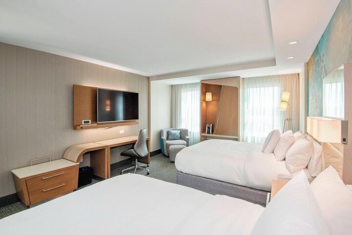 Courtyard by Marriott Raleigh Cary / Parkside Town Commons