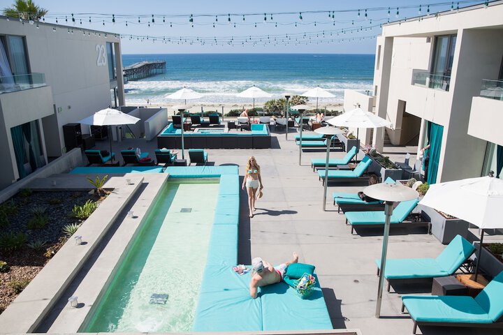 Sundeck 39 of 42