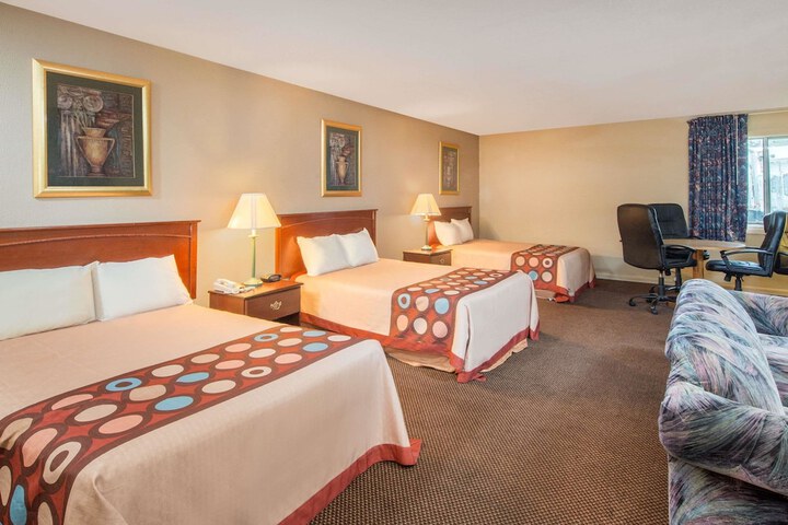 Room 8 of 15