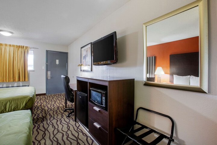 Room 17 of 39