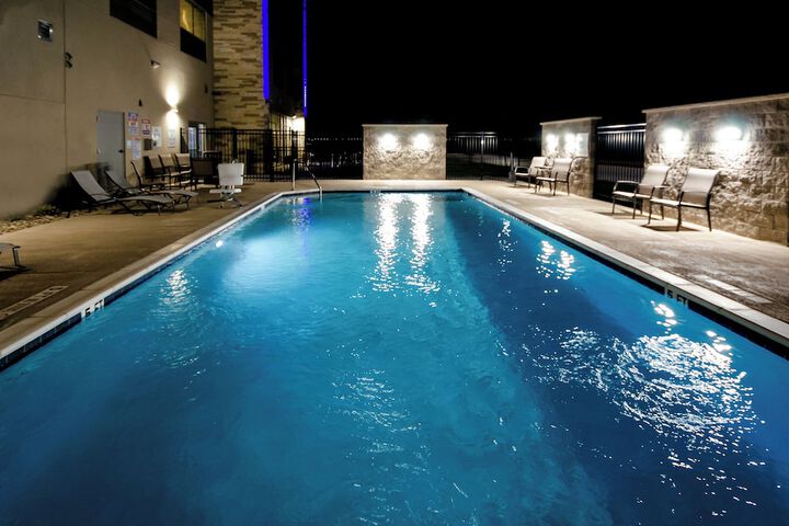 Pool 6 of 37