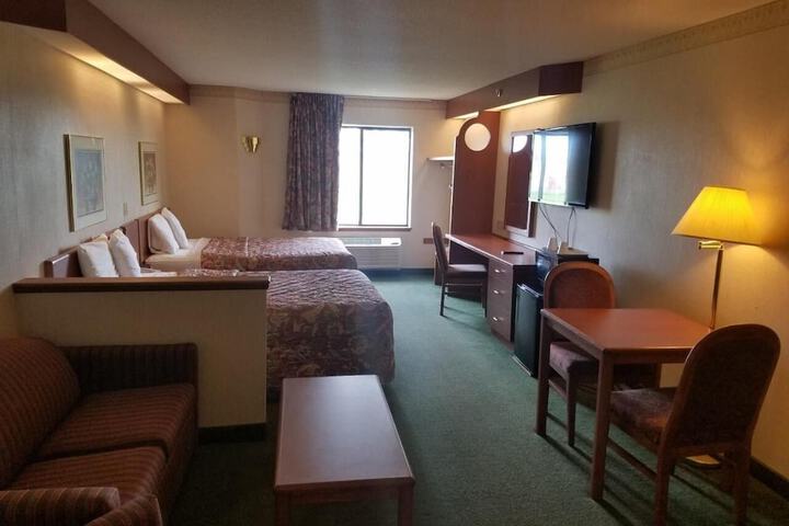 Room 9 of 33
