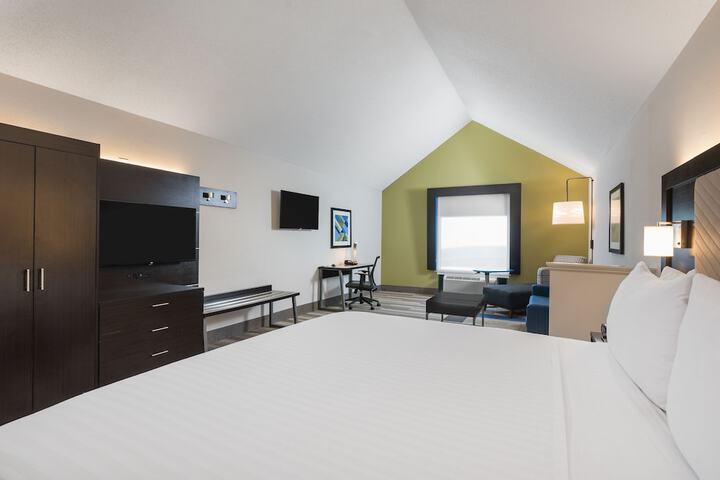 Holiday Inn Express & Suites Florence I-95 & I-20 Civic Center by IHG