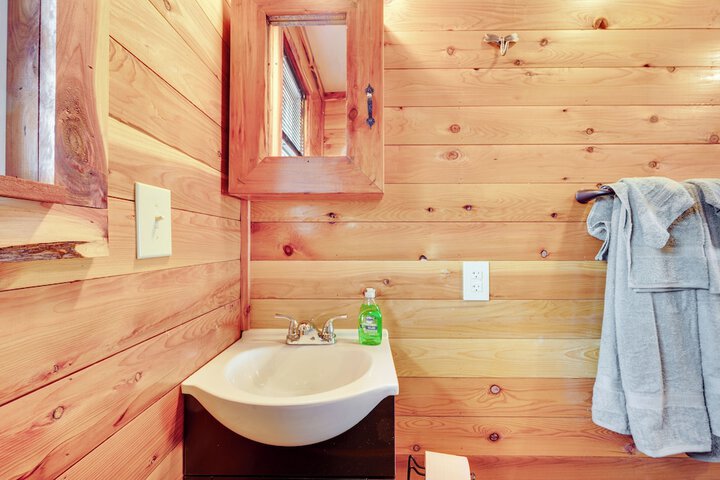 Troy Cabin w / River Access: Fish Kayak & More!