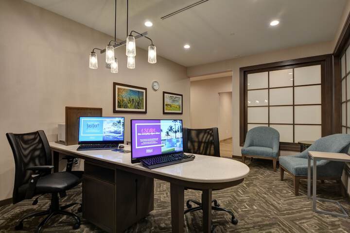 Business Center 70 of 71