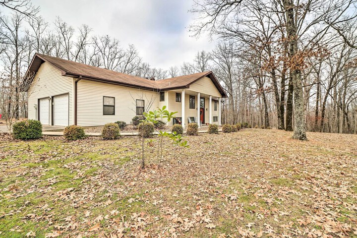 40-acre Poplar Bluff Nature Lovers Paradise!