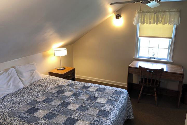 Room 33 of 104