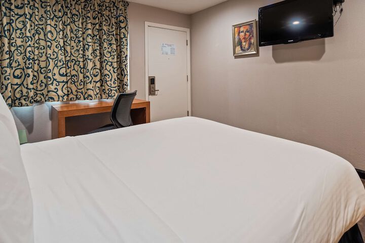 Room 30 of 35