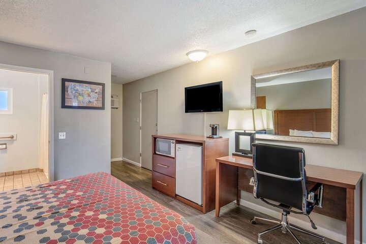 Room 13 of 27