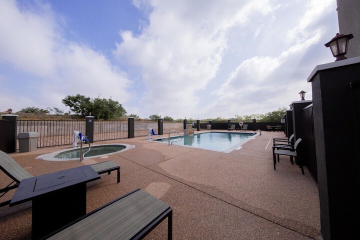 Pool 8 of 73