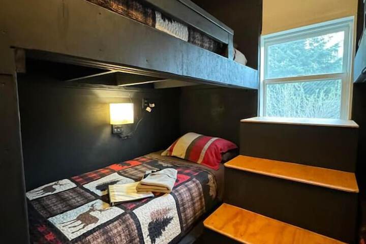 Nauti Otter Inn and Yurt Village