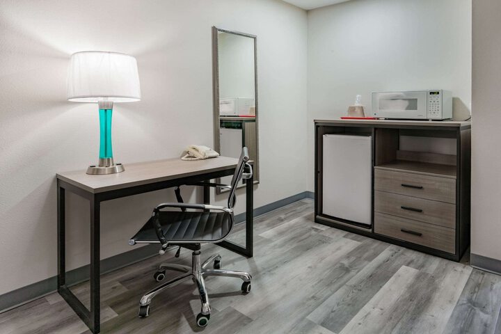 Room 14 of 37