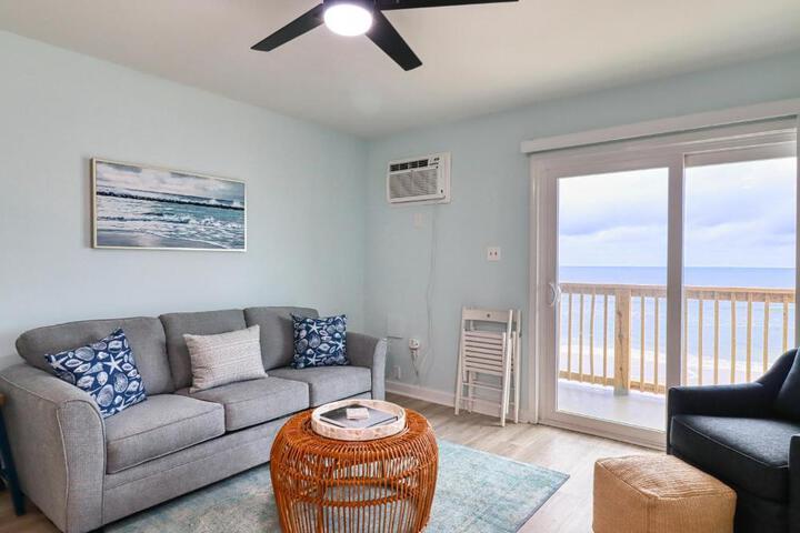 Beachfront Newly Renovated at Aqua Vista