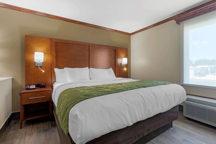 Comfort Suites West Monroe near Ike Hamilton Expo Center