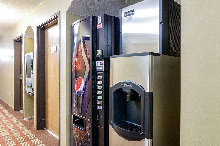 Econo Lodge Jamestown South