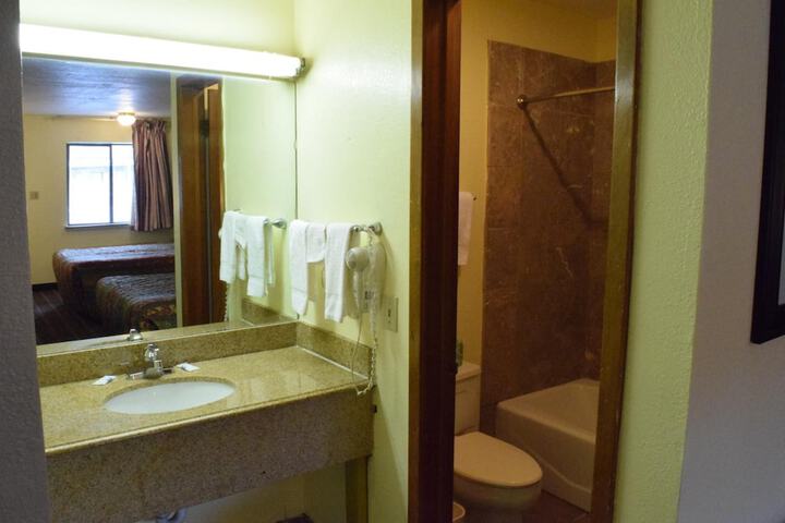 Room 27 of 46