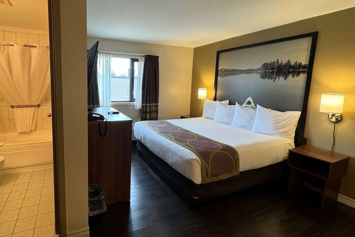 Room 13 of 37