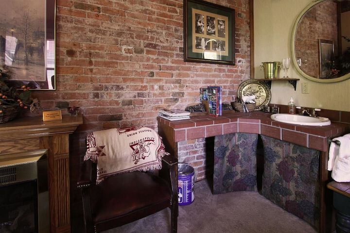 Room 22 of 39